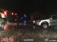 北京迎来今冬首场降雪 市民换上冬衣
