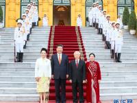 习近平出席越方欢迎仪式 与阮富仲会谈