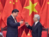 习近平出席越方欢迎仪式 与阮富仲会谈