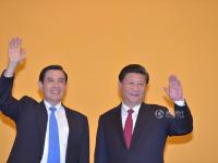 习近平、马英九进行历史性握手