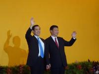 习近平、马英九进行历史性握手