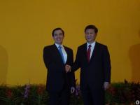 习近平、马英九进行历史性握手