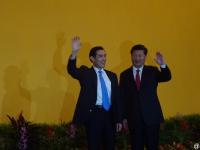 习近平、马英九进行历史性握手