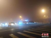 哈尔滨“大雾袭城” 高速关闭航班取消