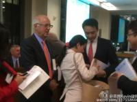 薄瓜瓜重现纽约公共场合 出席新书讨论会