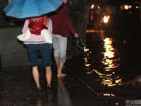 广西柳州遭遇大雨内涝 市民冬日“看海”