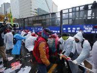 韩国7万人游行反对朴槿惠劳工政策