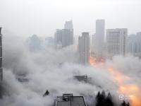 西安118米高楼成功爆破 10秒后顺利坍塌