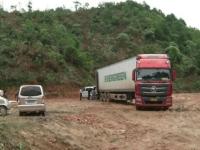记者暗访走私冻肉 遭遇持刀围攻抢走设备