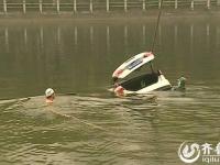 山东10名冬泳者河底潜水接力“捞”汽车