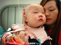 六旬老人为救白血病孙女 背百斤山货摆地摊