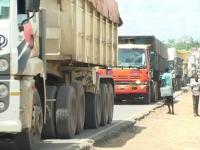 肯尼亚滑坡冲毁道路 堵车50公里持续60小时