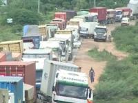肯尼亚滑坡冲毁道路 堵车50公里持续60小时