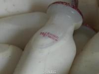 浙江一奶企将25万瓶过期奶二次销售