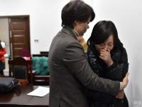 合肥少女毁容案二审开庭 被害人周岩现身