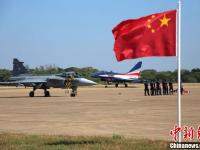 中国空军八一飞行表演队首次在泰国飞行表演
