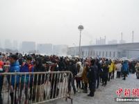 长春3万毕业生零下15度排长队求职