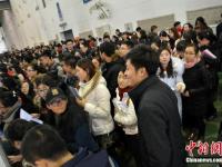 长春3万毕业生零下15度排长队求职