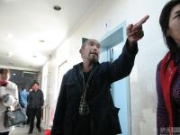 老人1200元救命钱上厕所被两男子抢走