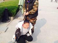 女贼被抓后当场吓哭吓尿