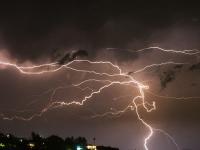 超10万次雷电袭击澳大利亚布里斯班 场景震撼
