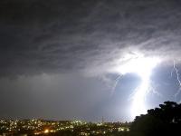 超10万次雷电袭击澳大利亚布里斯班 场景震撼