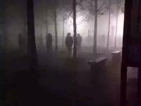 你站在雾里看风景 看雾霾的人在屋里看你