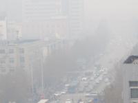 郑州再现严重雾霾天气 能见度不足500米