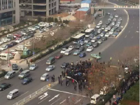 网曝青岛部分出租车围堵专车快车
