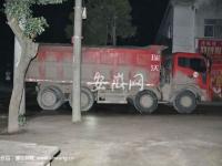 男子谋杀露馅 驾40吨卡车逃窜撞残警车