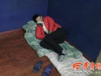 男子专偷豪车后视镜 留字条要求微信转账