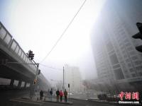 乌鲁木齐再遭遇大雾 能见度百米左右