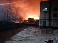 吉林一农药厂爆炸并引发火灾 火光冲天