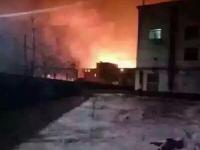 吉林一农药厂爆炸并引发火灾 火光冲天
