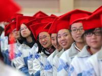 杭州中学生戴成人帽宣誓成人