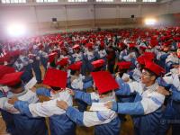 杭州中学生戴成人帽宣誓成人
