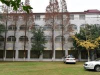 探访贪官监视居住点 软包墙面防轻生