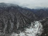 航拍秦岭冰雪世界 犹如水墨山水画