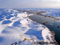 航拍塔克拉玛干沙漠雪景 宛若童话世界