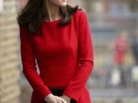 英国王妃红裙妩媚 已穿多年