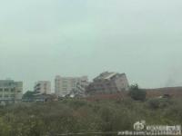 深圳一工业园山体滑坡 多栋建筑被吞没