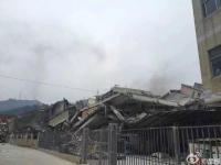 深圳一工业园山体滑坡 多栋建筑被吞没