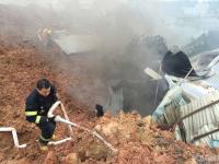 深圳一工业园山体滑坡 多栋建筑被吞没
