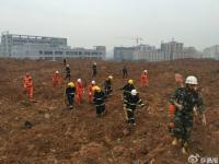 深圳一工业园山体滑坡 多栋建筑被吞没