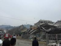 深圳一工业园山体滑坡 多栋建筑被吞没