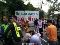 泰国载中国人巴士翻车 已有10余人遇难