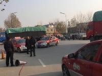 组图：男子劫持的姐 特警解救人质