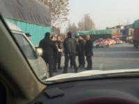 组图：男子劫持的姐 特警解救人质