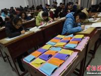 山西高校现“无手机课堂”治手机依赖症