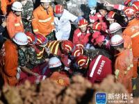 深圳滑坡首名幸存者田泽明与家人见面